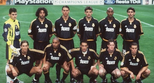 判决书：原天津泰达球员白某峰因受贿判有期徒刑一年，缓刑一年（判决书显示：前天津泰达球员白某峰因受贿获刑一年，缓刑一年）