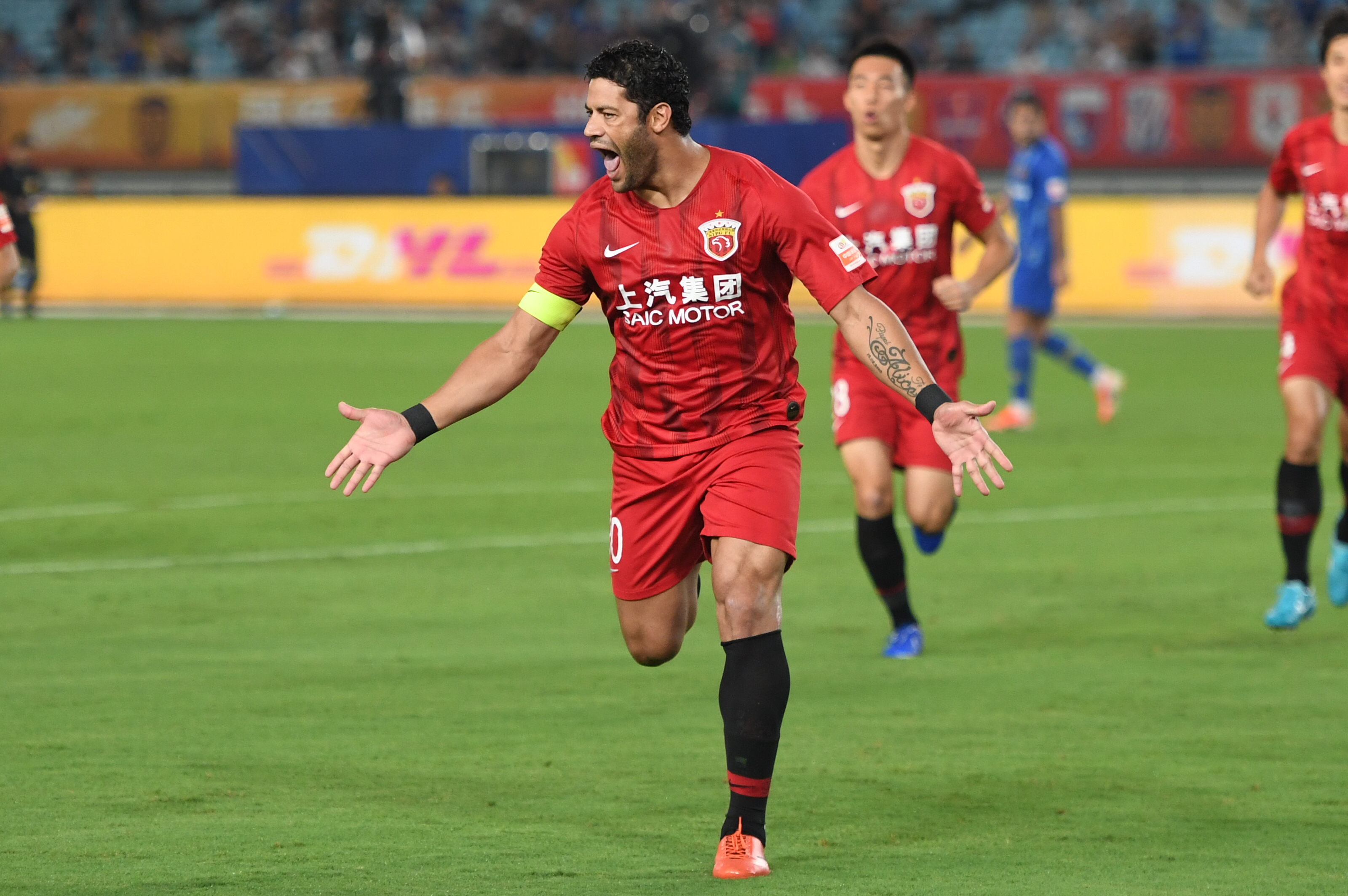 特罗萨德打进英超50球，成第5名达成此成就的比利时球员（特罗萨德英超50球达成，跻身第5位达此成就的比利时球员）