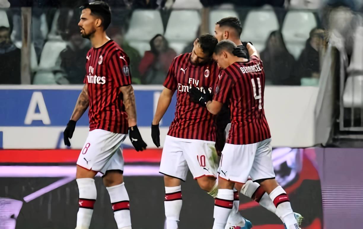 阿斯跟队：佩德里和拉菲尼亚今天将参加部分合练以检验状态（阿斯记者：佩德里与拉菲尼亚今将参与部分合练，以评估状态）