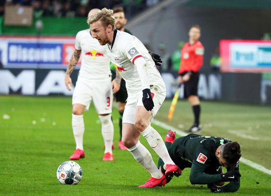 广厦逆转胜利展现韧性（广厦逆转告捷尽显韧劲）