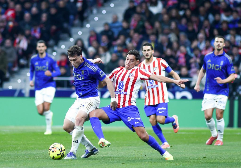 反对者抨击拉波尔塔：诺坎普还没完工，你们到底在庆祝什么？（质疑声指向拉波尔塔：诺坎普未竣工，庆祝的理由何在？）