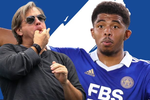 女足英联杯中发生暴力冲突，一名球员抓住对手脖子将其摔倒（女足英联杯爆发冲突：球员抓住对手颈部将其放倒）