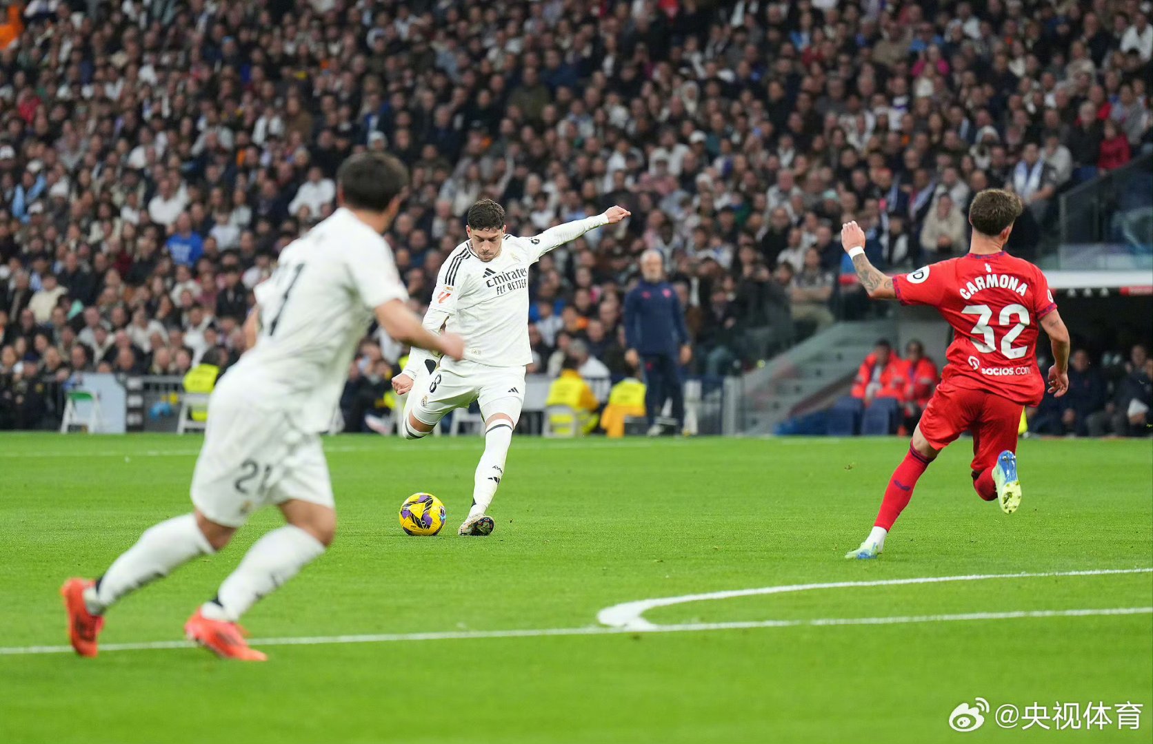 半场：皇马0-0巴列卡诺，比赛平淡，维尼修斯造险（半场战报：皇马0-0巴列卡诺，场面平淡，维尼修斯制造威胁）