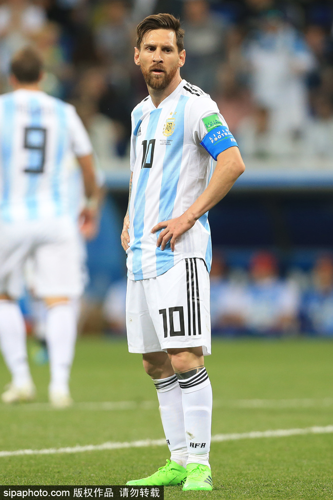 看了四年球了，在专科有一段时间刷抖音频繁给我推多...（看球四年，专科那会儿刷抖音老是给我推多...）