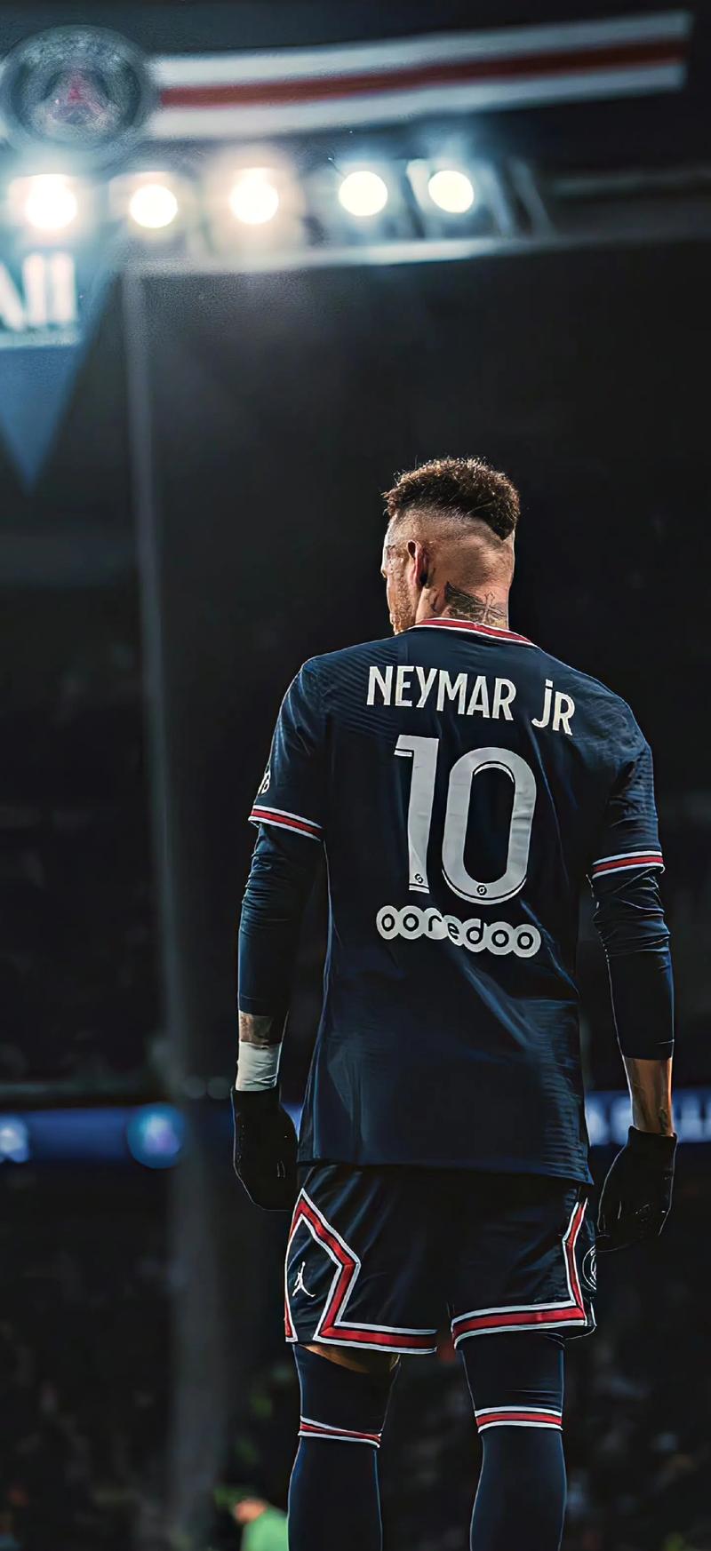 阿斯：沙特正在大力追求莱万，芝加哥火焰也想引进他（阿斯：沙特重金求购莱万，芝加哥火焰也在争夺）